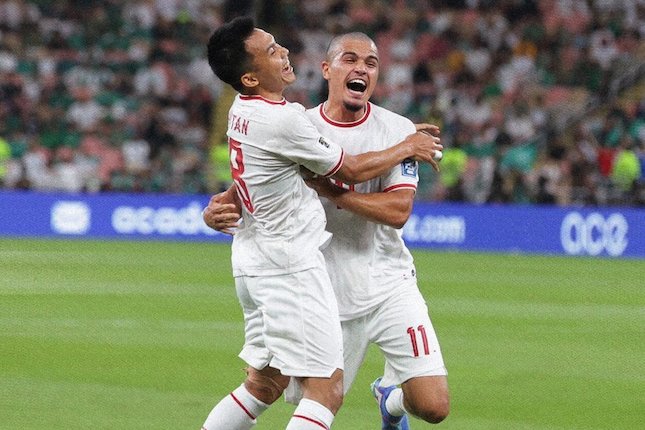 Selebrasi Witan Sulaeman dan Ragnar Oratmangoen dalam laga Kualifiikasi Piala Dunia 2026 antara Arab Saudi vs Timnas Indonesia, Jumat (6/9/2024). (c) Dok. PSSI