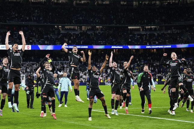 Selebrasi pemain Arsenal setelah memastikan lolos semifinal Liga Champions 2024-2025 dengan mengalahkan Real Madrid. (c) AP Photo/Manu Fernandez