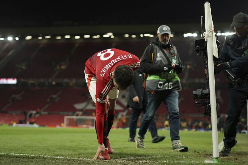 Aksi Bruno Fernandes bersama Manchester United pada laga Liga Europa musim 2024/2025 (c) AP Photo/Dave Thompson